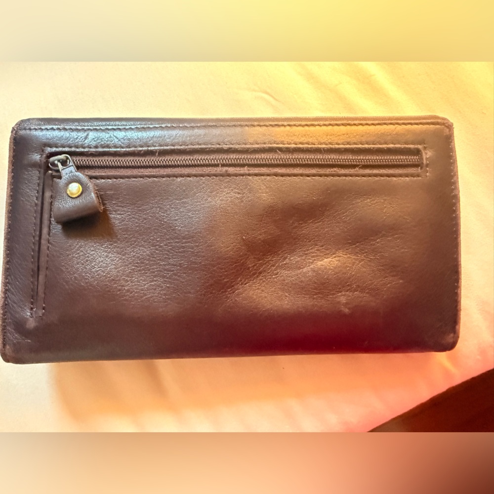 Etienne Aigner Burgundy Leather Wallet with Gold Logo - Picture 3 of 6